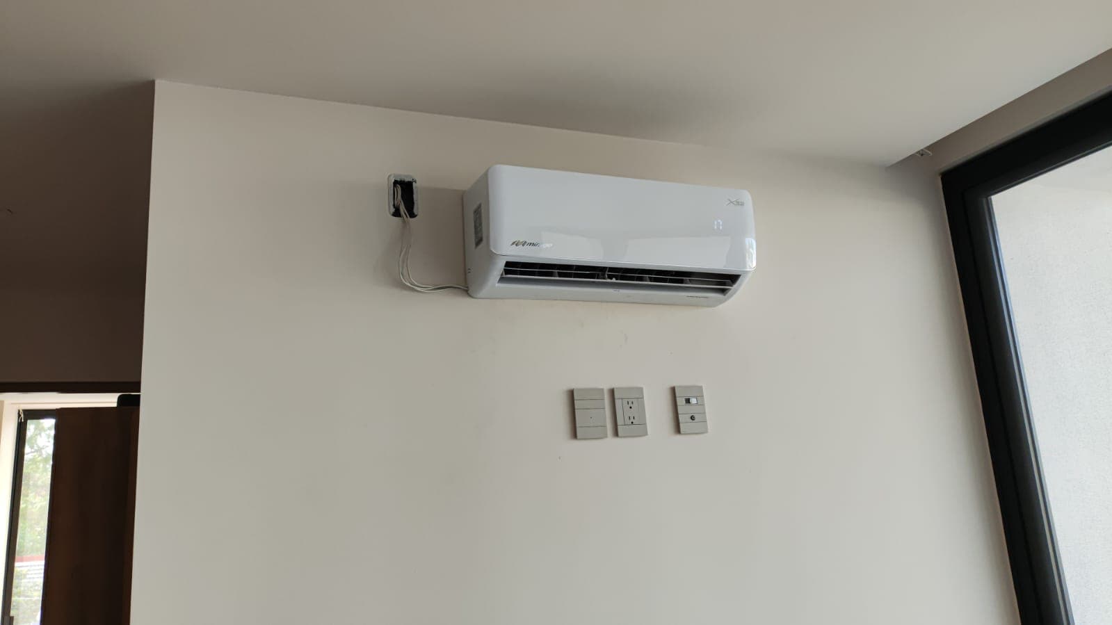 Minisplit instalado por Mr. Frío en una habitación residencial